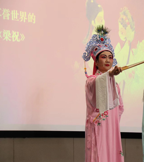 杨雪梅老师越剧表演_副本.jpg